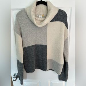 C&C California white gray color-block cowl neck sweater size M